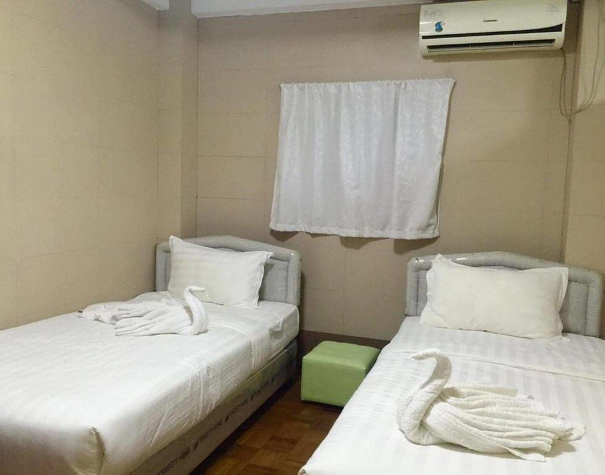 Pandora Motel Yangón Exterior foto